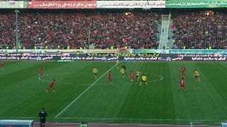 درگیری هواداران پرسپولیس در مقابل درب ورزشگاه آزادی