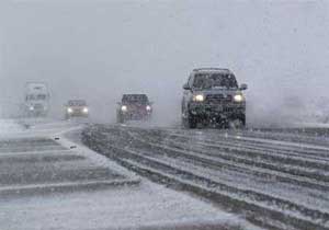 جاده های مازندران باز اما برفی و لغزنده