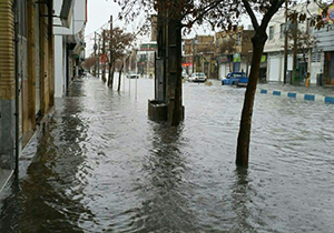 مرگ یک موتور سوار در سیلاب/ نشست خیابان در شیراز