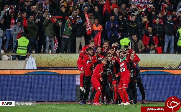 عکس/ سلفی بازیکنان پرسپولیس با تماشاگران