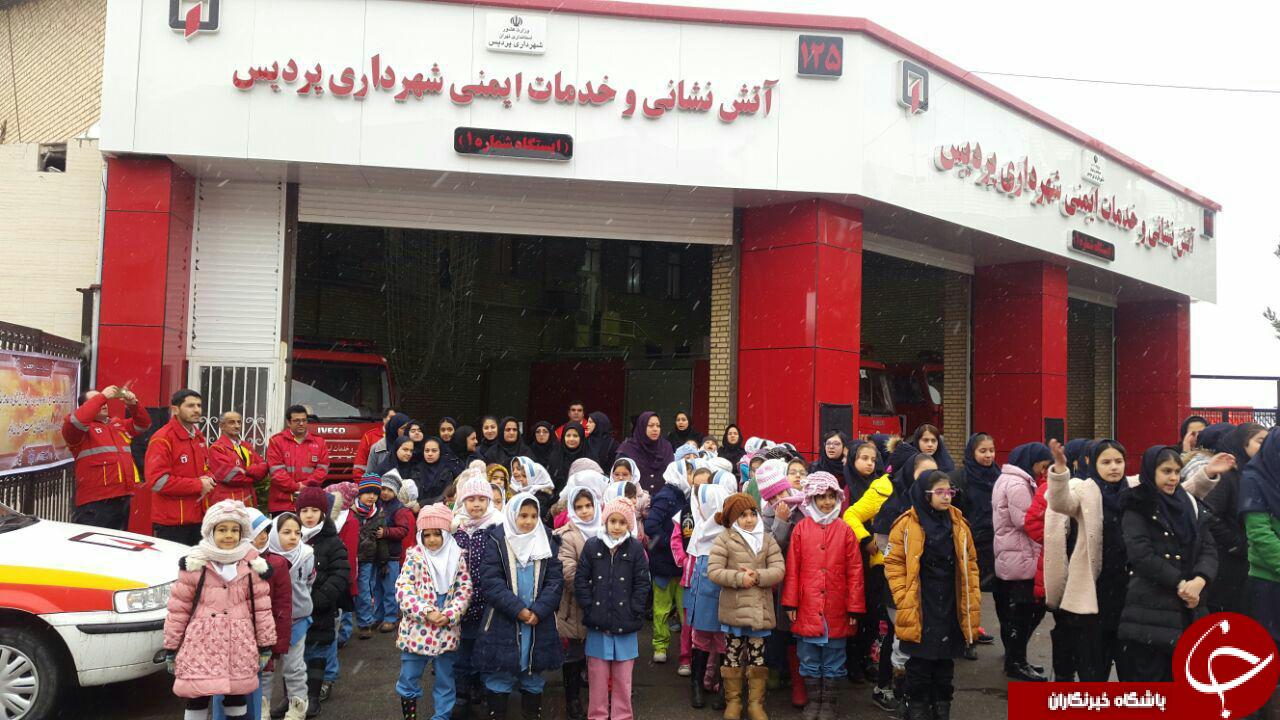 همدردی کودکان پیش دبستانی در ایستگاه آتش نشانی پردیس + تصاویر