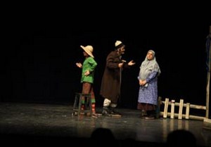 اجرای نمایش یکشنبه غم انگیز در رشت