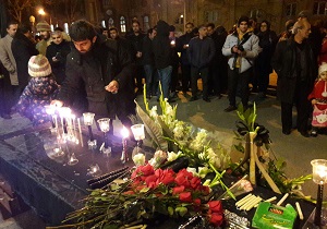 ادای احترام مردم و مسئولان اردبیل به جانباختگان ساختمان پلاسکو