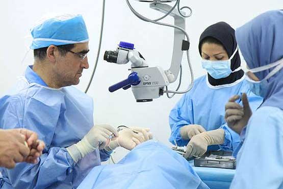 بالاترین نشان چشم پزشکی به وزیر بهداشت اعطا می شود