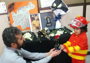 همدردی دختر چهار ساله  کاشانی با آتش نشانان حادثه پلاسکو