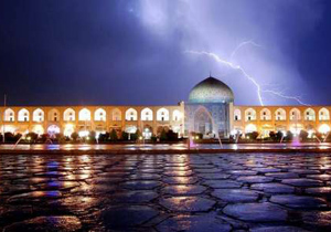 فعال شدن سامانه نور پردازی گنبدهای مجموعه تاریخی میدان امام