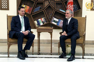 دیدار عبدالله عبدالله با سفیر آلمان و تاکید بر حمایت جامعه جهانی از نیروهای امنیتی افغان