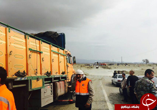 تلاش 96 راهدار برای بازگشایی محورهای مواصلاتی هرمزگان + عکس