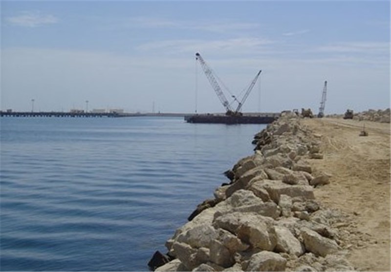 اجرا طرح لایروبی در بندر دیر