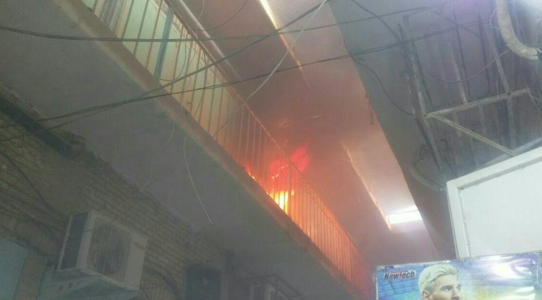 مهار آتش سوزی انبار اسباب بازی در گناوه