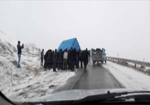 واژگونی نیسان در جاده روستایی ورزقان + فیلم