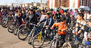 دوچرخه سواران  در رکاب آتش نشانان فدا کار