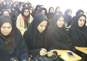 دانش آموزان برترارائه دهنده مقاله ایثار و شهادت در گلپایگان تجلیل شدند