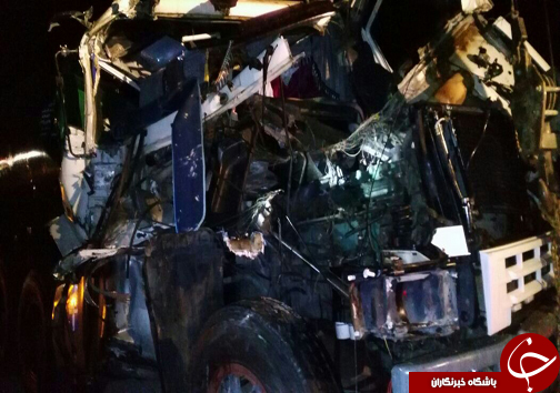 برخورد دو دستگاه خودرو سنگین در محور فسا - شیراز