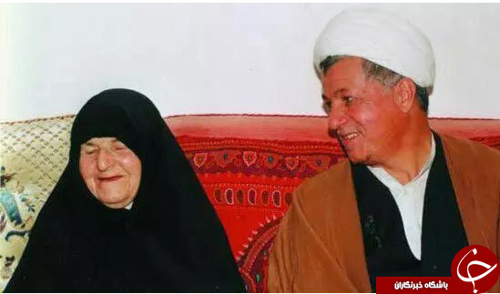 تصویری از آیت الله هاشمی در کنار مادرش