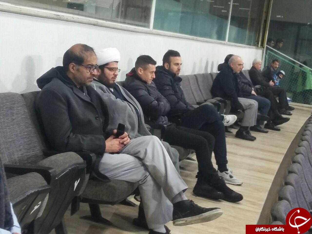 1500 نفر در ورزشگاه آزادی/ شعار آبی ها علیه پرسپولیس/////////// کار نشود///////////