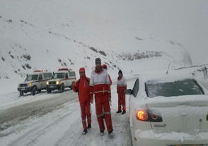 رهایی 2 هزار و 500 خودرو از برف در جاده هراز