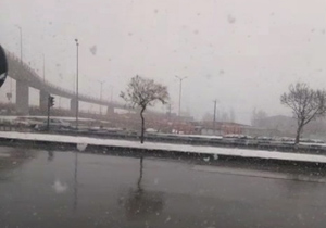 لحظات زیبای بارش برف + فیلم