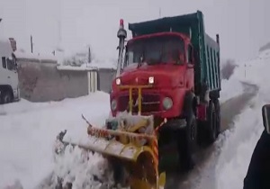 جاده برفی خسروآباد - دالاهو بازگشایی شد + فیلم