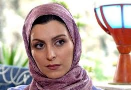 یک بازیگر زن: هنرمندان مراقب لباس و آرایش خود باشند