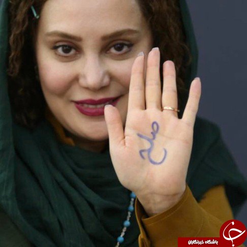 آرزوی خانم بازیگر در کف دستش! +عکس