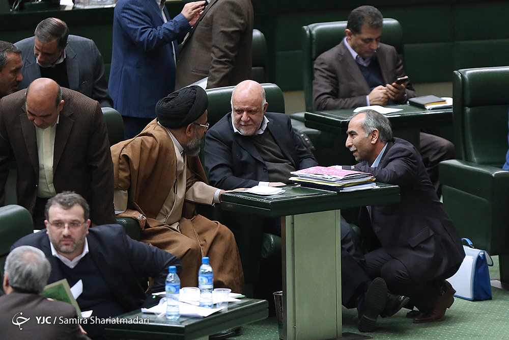 قاضی&zwnj;پور: آقای آخوندی! از خدا نمی&zwnj;ترسید، بیت&zwnj;المال را بین خودتان تقسیم می&zwnj;کنید؟/ آخوندی: بابت هرگونه قصور از سوی خود و وزراتخانه&zwnj;ام در حادثه قطار پوزش می&zwnj;طلبم