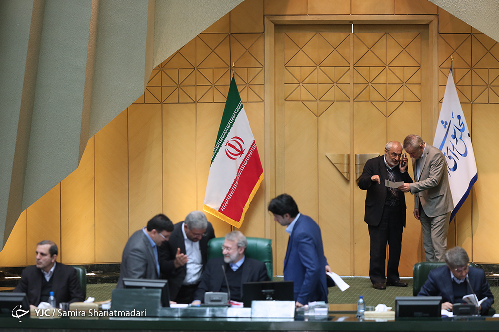 قاضی&zwnj;پور: آقای آخوندی! از خدا نمی&zwnj;ترسید، بیت&zwnj;المال را بین خودتان تقسیم می&zwnj;کنید؟/ آخوندی: بابت هرگونه قصور از سوی خود و وزراتخانه&zwnj;ام در حادثه قطار پوزش می&zwnj;طلبم