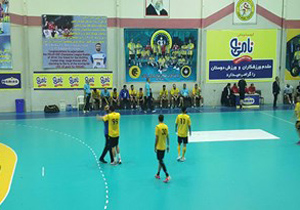 با شكست شهرداری كاشان، صدر جدول نفتی شد