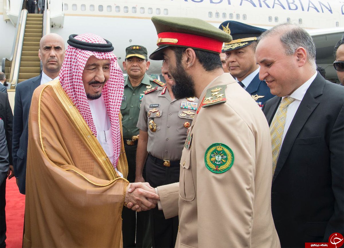 ملک سلمان با لیموزین&zwnj;ها و آسانسورهایش وارد اندونزی شد/ پادشاه عربستان برای تفریح به بالی می&zwnj;رود