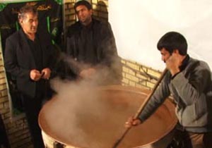 پخت و توزیع 20 تن سمنوی سنتی در شهرضا
