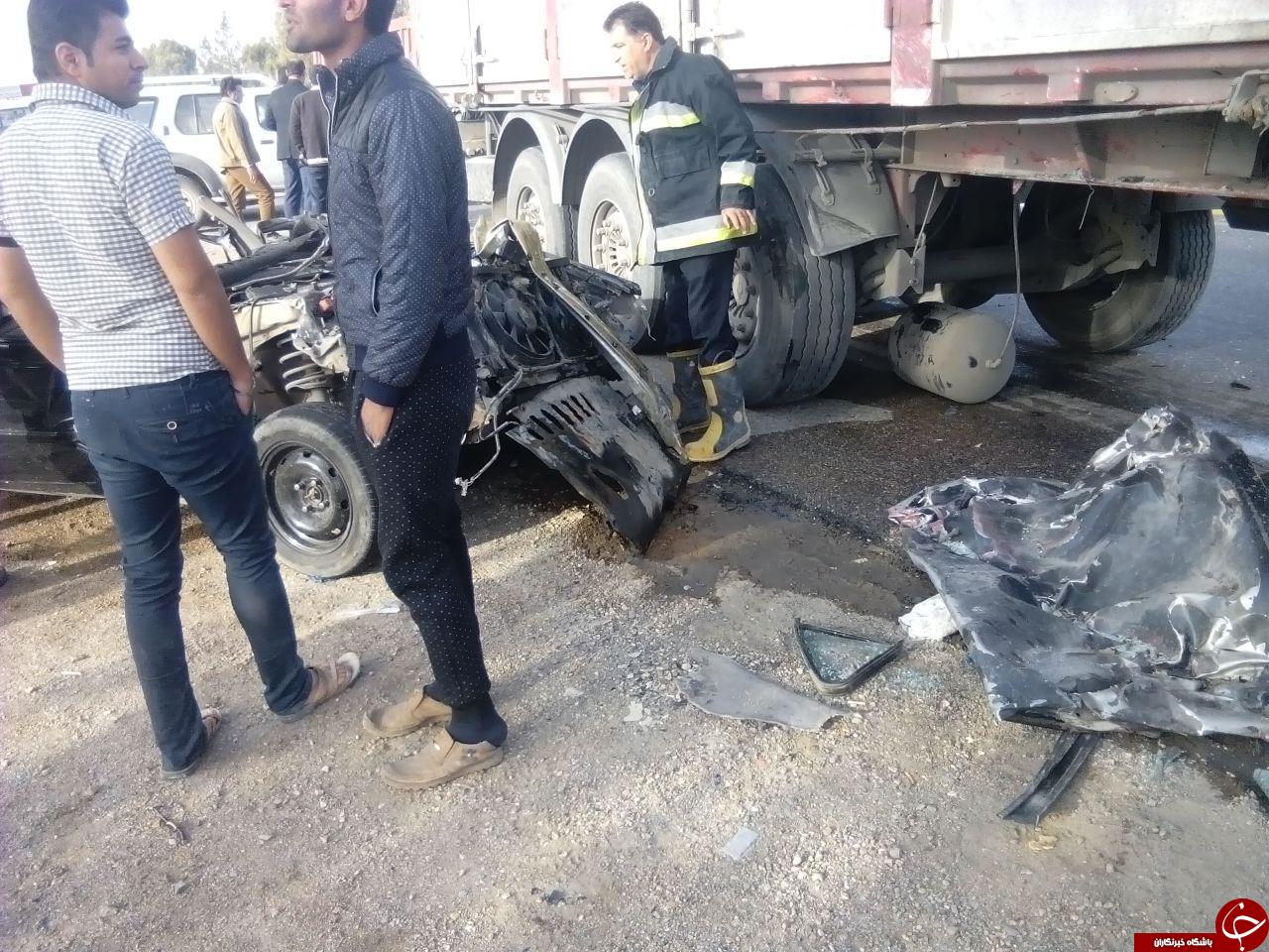 له شدن پژو در زیر تریلی/نجات معجزه آسای راننده خودرو پژو + تصاویر