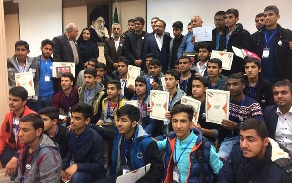 قهرمانی دانش&zwnj;آموزان عسلویه در مسابقات کارآفرینی مرکز رشد تهران