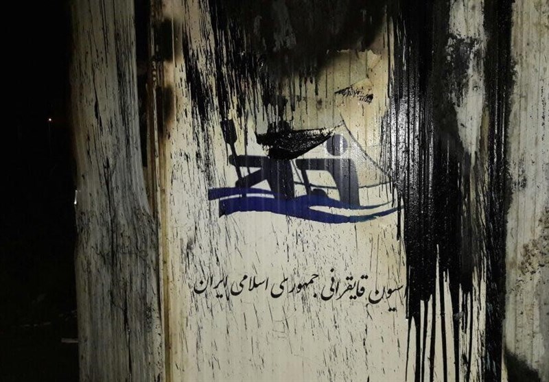 کمپ هئیت قایقرانی بوشهر با ۵۰ قایق در آتش سوخت