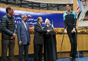 آسمان خراش ایران و روحانی در یک قاب