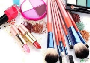 خطرات مصرف لوازم آرایشی در ماه‌های اولیه بارداری
