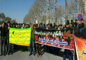 9 ماه عقب افتادگی حقوق کارگران پلی اکریل مبارکه + تصاویر