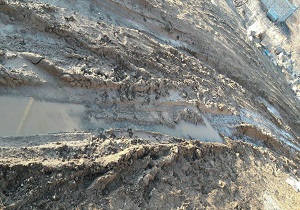 جاده گل آلود روستای "منیدر" + فیلم
