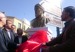 رونمایی از سردیس محتشم در میدان کمال الملک کاشان