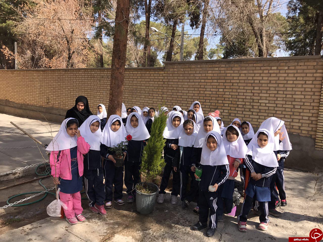 گرامیداشت روز درختکاری توسط دانش&zwnj;آموزان + تصاویر