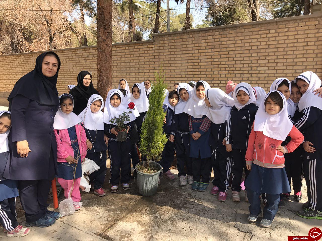 گرامیداشت روز درختکاری توسط دانش&zwnj;آموزان + تصاویر