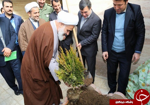 دیدار استاندار و نماینده ولی فقیه با خانواده شهیده رقیه رضایی