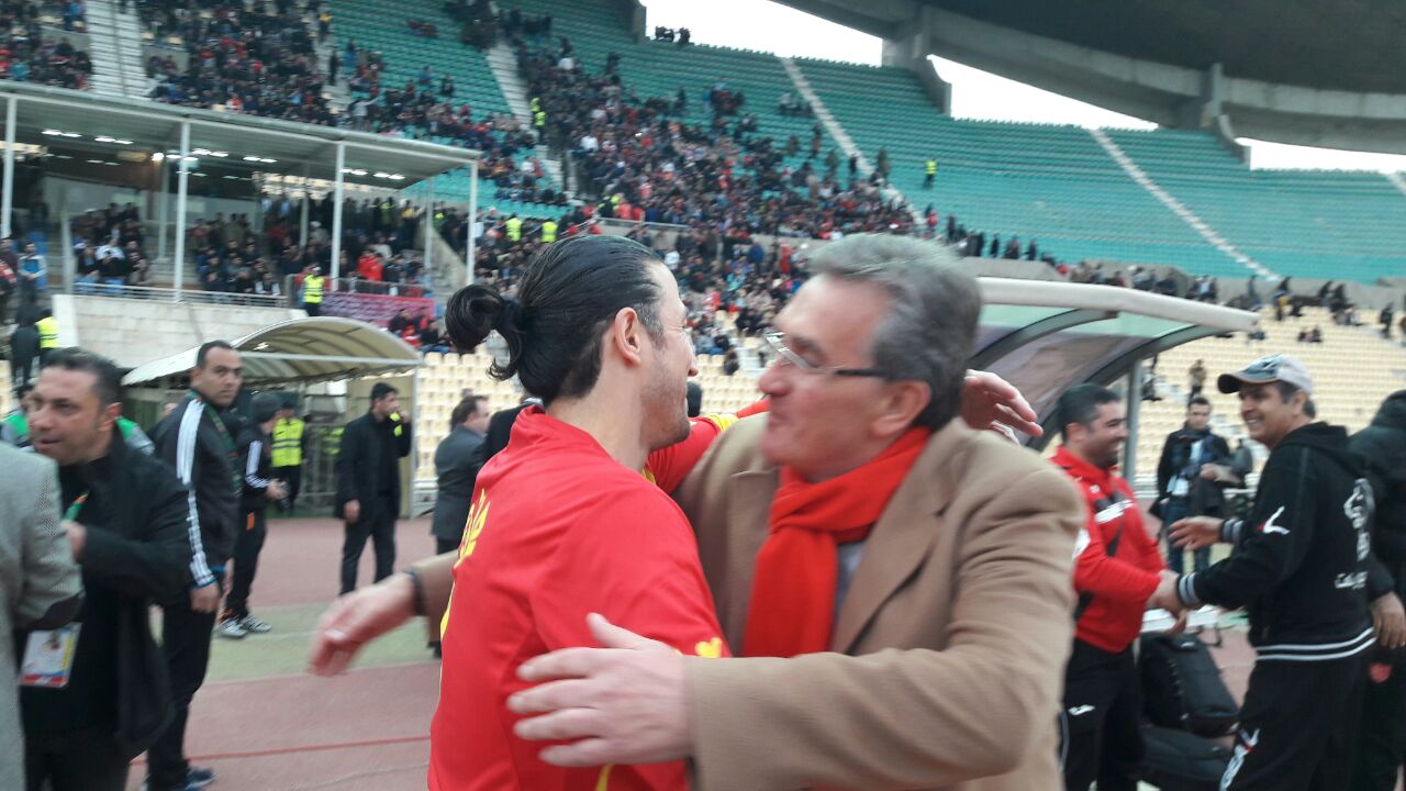 آندو مغضوب هواداران پرسپولیس/ دایی با ناراحتی تختی را ترک کرد