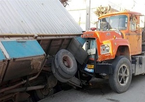 برخورد مرگبار کشنده بنز با کامیون کشنده ماک