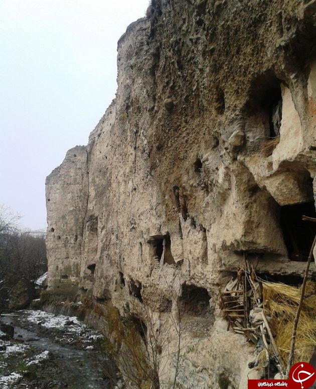 مسجدی عجیب با سبک معماری صخره ای در ایران+ عکس