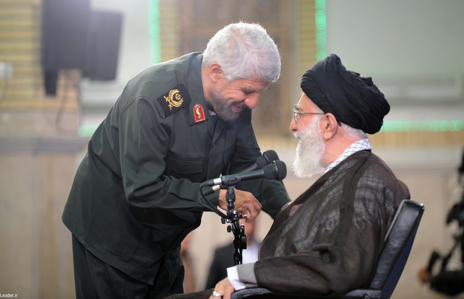مداحی حاج صادق آهنگران در محضر رهبر انقلاب اسلامی