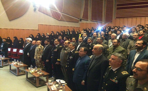 ادای احترام امیر دریادار سیاری به شهید خوشنام