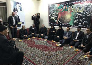 دیدار وزیرآموزش و پرورش با خانواده شهید دانش آموز مرادی در نطنز