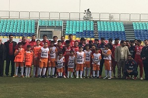 حضور کودکان بی سرپرست در تمرین پرسپولیس