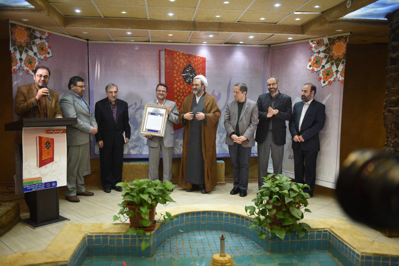 موسوی گرمارودی: این کتاب به استحکام تخت جمشید است/ مقیسه: زبان فارسی بر روی شاه&zwnj;پر خود مفاهیم اسلامی را گسترش داد