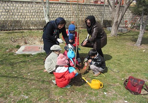 نهالکاری کودکان دربیمارستان محمدی کرمانشاهی